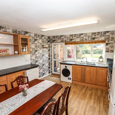 8 Heatons Bridge Road Villa Ormskirk Eksteriør billede