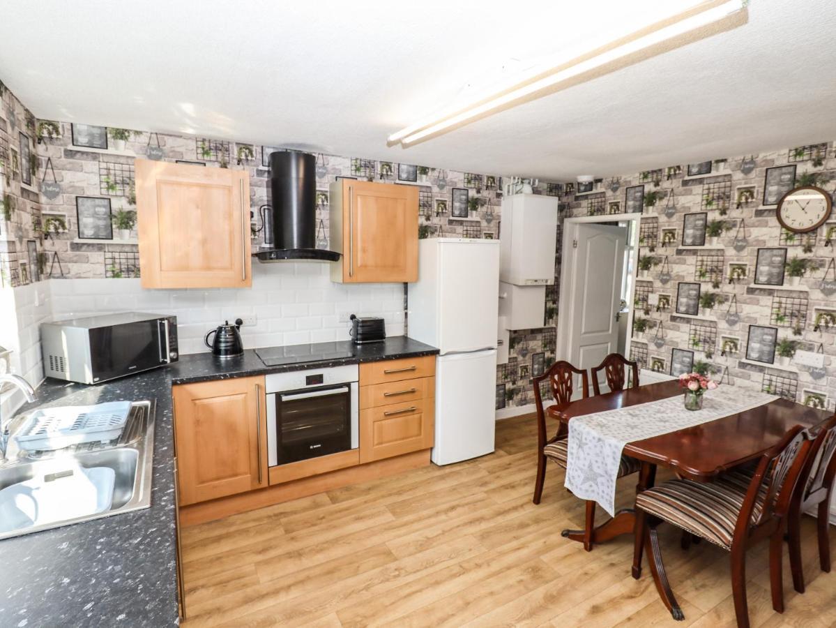 8 Heatons Bridge Road Villa Ormskirk Eksteriør billede