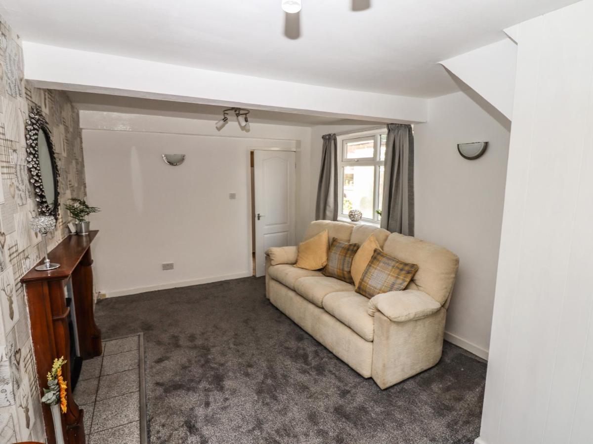 8 Heatons Bridge Road Villa Ormskirk Eksteriør billede